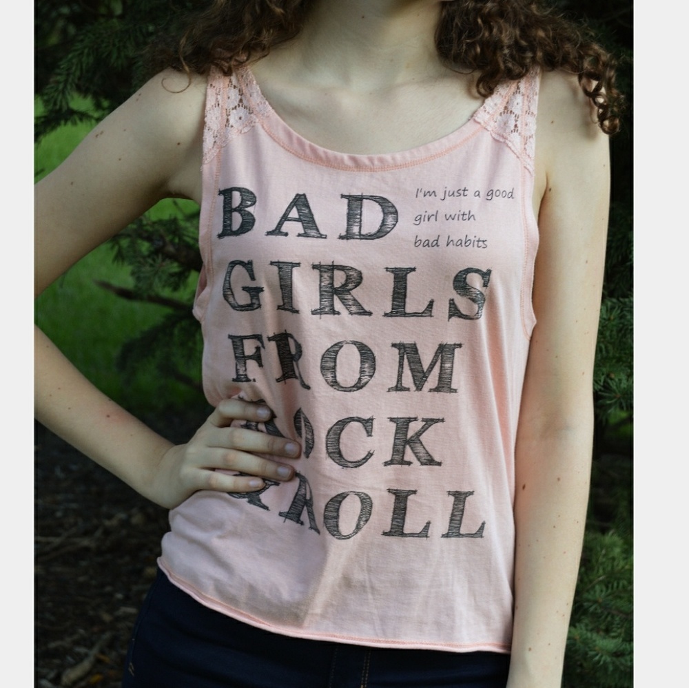 🔥SALE🔥Printed Top with Detail on the Back